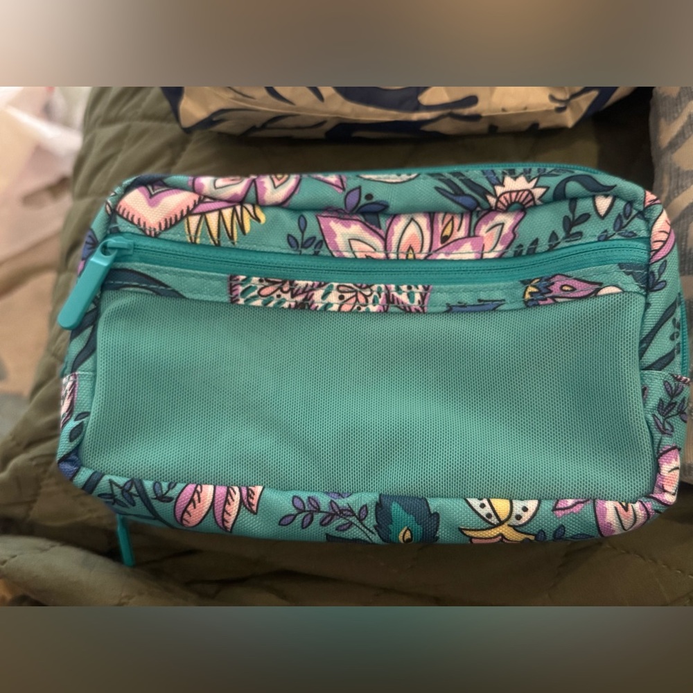 Vera Bradley Lighten Up
Deluxe Organizer PEACOCK
GARDEN Pattern